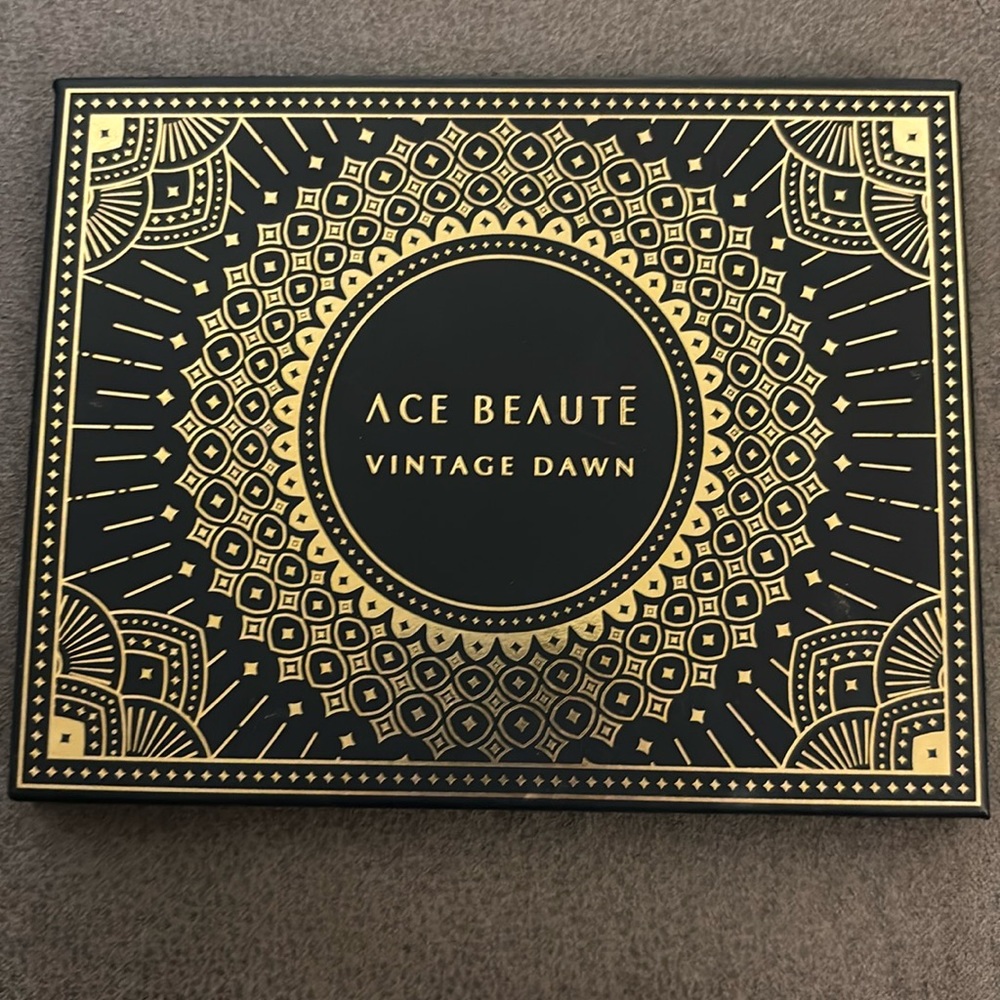 Ace Beaute vintage dawn eyeshadow palette